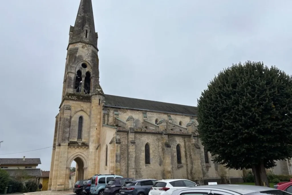 Eglise Saint Pierre à Salles